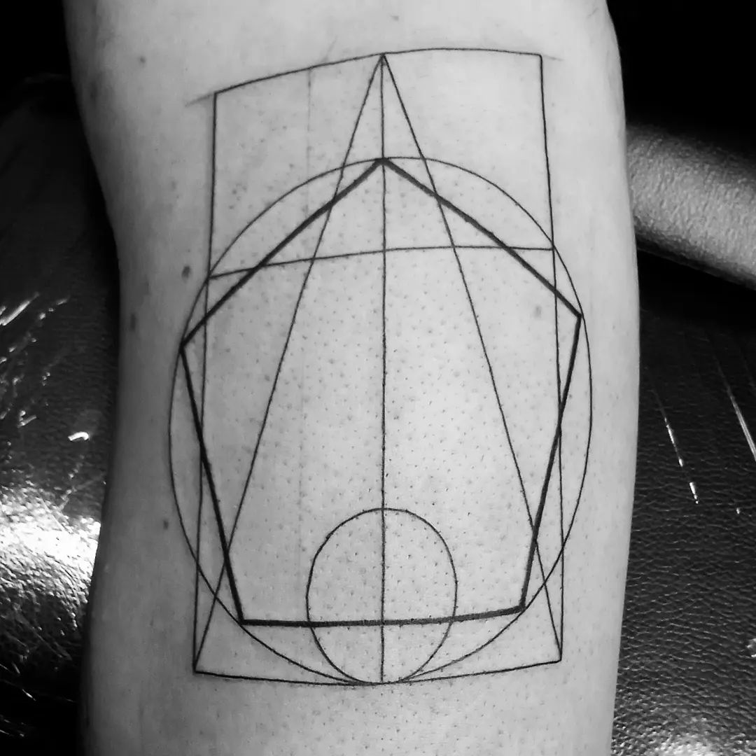 Tatouage par Léo Kee-Pa