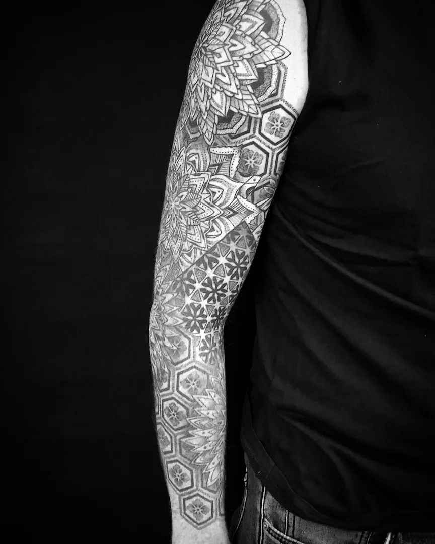 Tatouage par Léo Kee-Pa