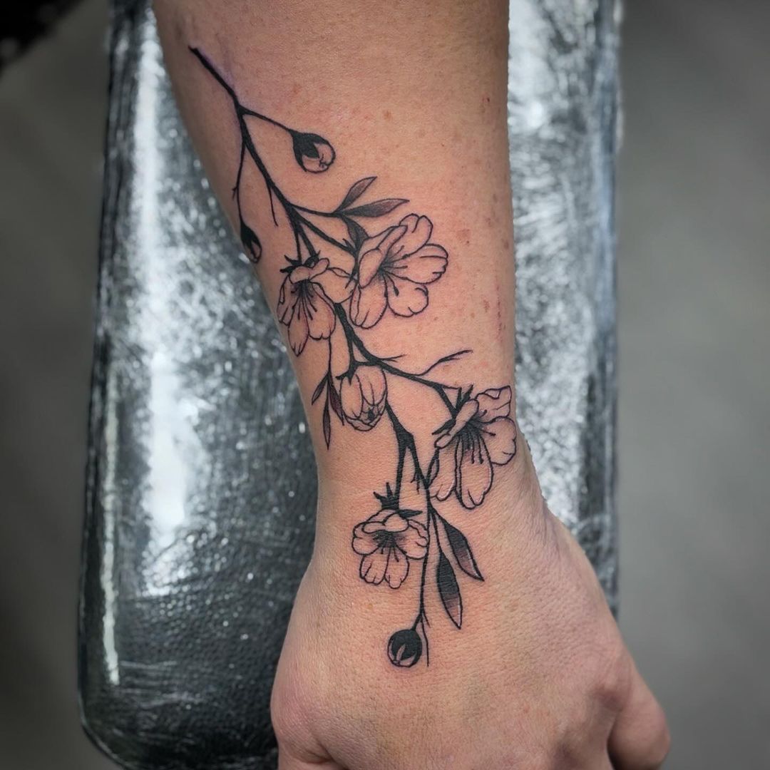 Tatouage par Lola Malone Tattoo