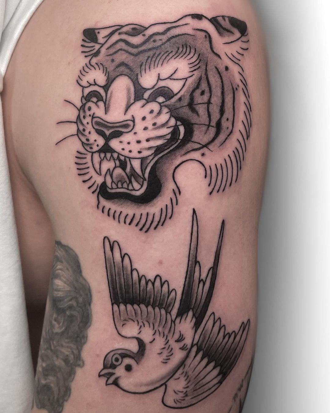 Tatouage par Noomah Tattoo