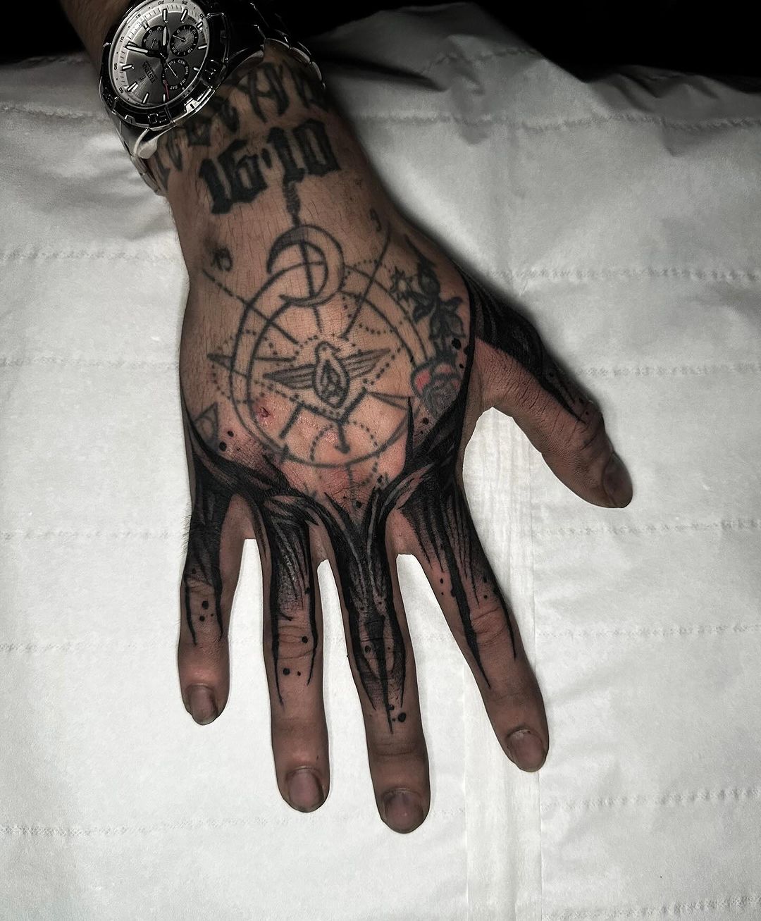 Tatouage par Tomi Ji