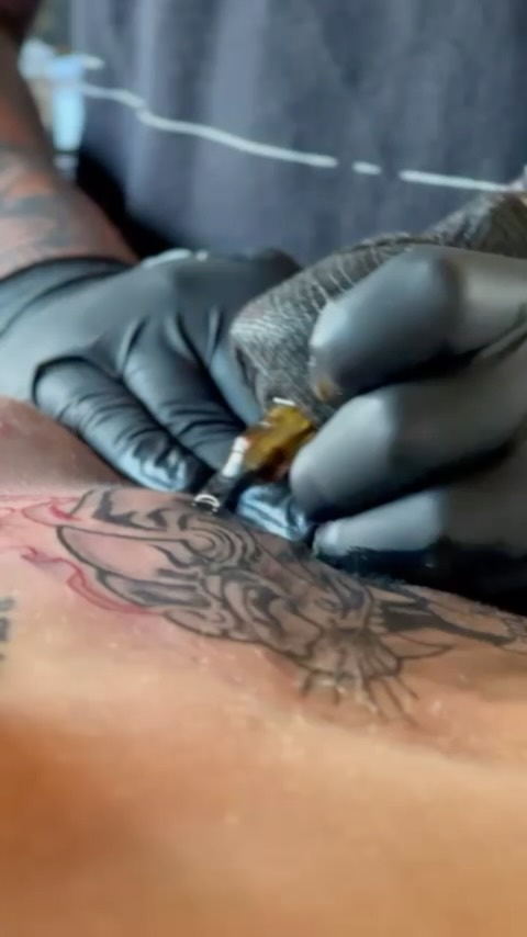 Tatouage par Mike Dowdall