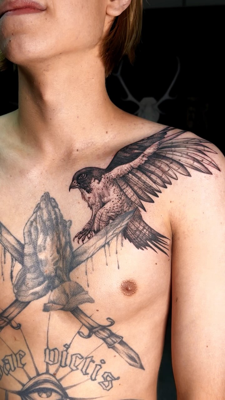 Tatouage par NEBEL Berlin