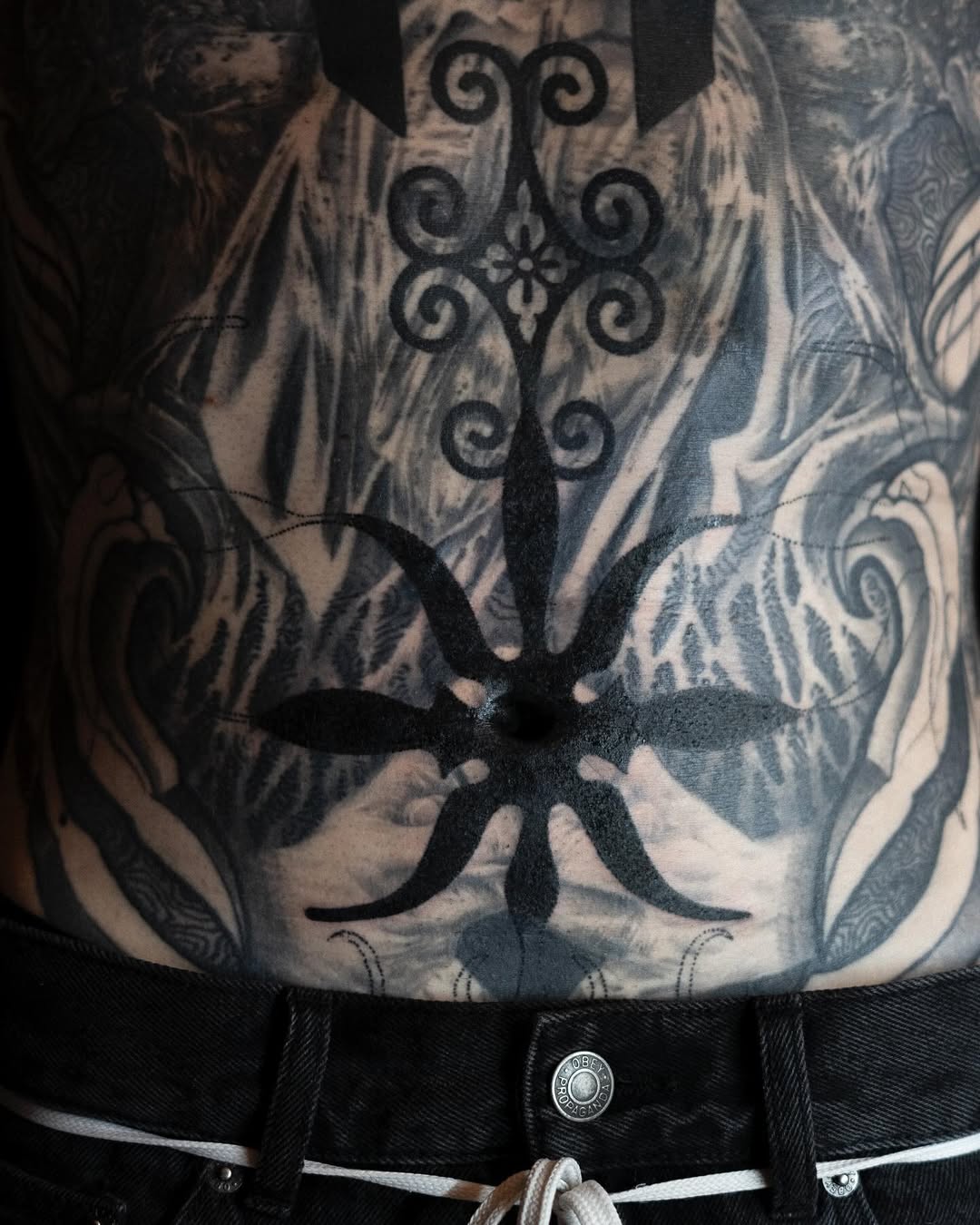 Tatouage par Dumastuvu Handpoke Tattoo